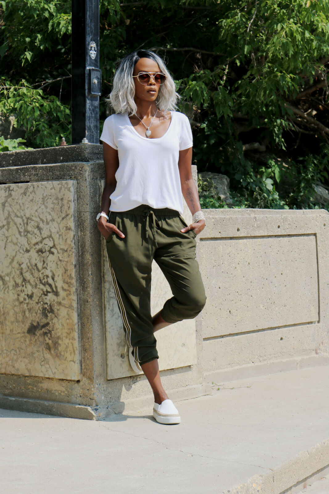 Casual Chic Outfit: Green Joggers